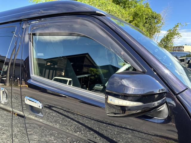 ハイエースバン ワイドスーパーＧＬ　ダークプライム　ローダウン／ＷＡＬＤエアロキット／ＷＡＬＤ１７インチアルミホイール／ＡＬＰＩＮＥナビ／小窓付きスライドドア／ベッドキット／カーゴマット／ドアミラーウインカー／オーバーフェンダー／ルーフスポイラー（30枚目）