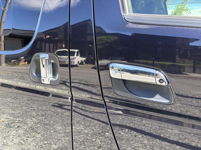 ハイエースバン ワイドスーパーＧＬ　ダークプライム　ローダウン／ＷＡＬＤエアロキット／ＷＡＬＤ１７インチアルミホイール／ＡＬＰＩＮＥナビ／小窓付きスライドドア／ベッドキット／カーゴマット／ドアミラーウインカー／オーバーフェンダー／ルーフスポイラー（31枚目）