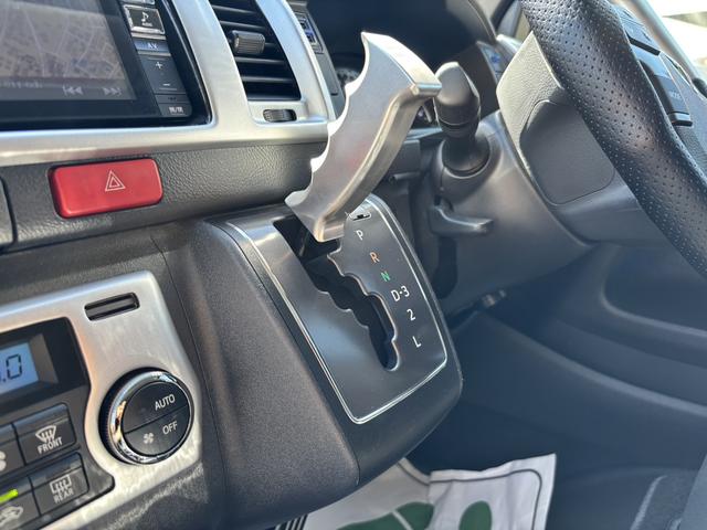 ハイエースバン ワイドスーパーＧＬ　ダークプライム　ローダウン／ＷＡＬＤエアロキット／ＷＡＬＤ１７インチアルミホイール／ＡＬＰＩＮＥナビ／小窓付きスライドドア／ベッドキット／カーゴマット／ドアミラーウインカー／オーバーフェンダー／ルーフスポイラー（42枚目）