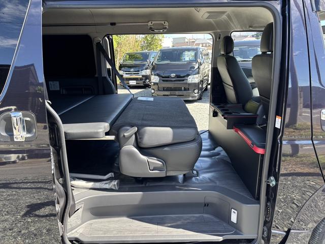 ハイエースバン ワイドスーパーＧＬ　ダークプライム　ローダウン／ＷＡＬＤエアロキット／ＷＡＬＤ１７インチアルミホイール／ＡＬＰＩＮＥナビ／小窓付きスライドドア／ベッドキット／カーゴマット／ドアミラーウインカー／オーバーフェンダー／ルーフスポイラー（53枚目）