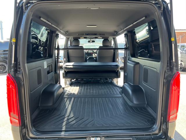 ハイエースバン スーパーGL ダークプライムII ローダウン/フロントスポイラー/リアルーフスポイラー/Dynasty17インチアルミホイール/純正7インチナビ/(20枚目)