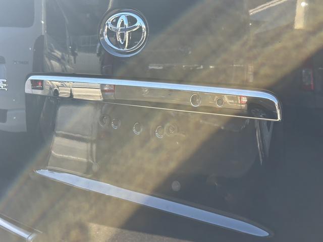 ハイエースバン スーパーGL ダークプライムII ローダウン/フロントスポイラー/リアルーフスポイラー/Dynasty17インチアルミホイール/純正7インチナビ/(39枚目)