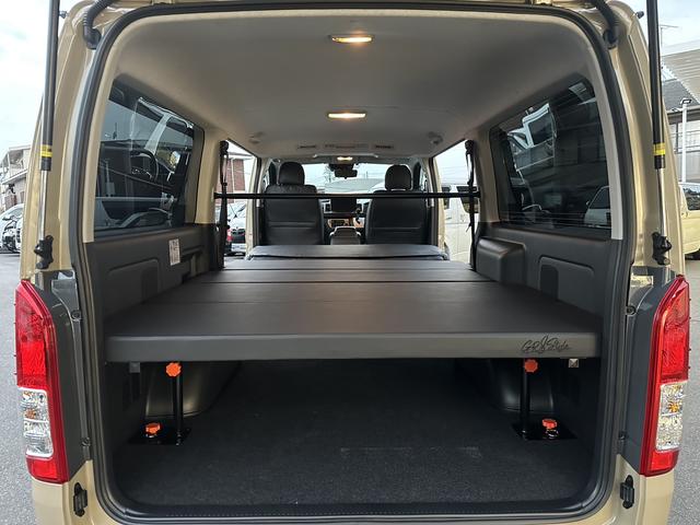 ハイエースバン ロングスーパーＧＬ　アースカラー／ＲＡＹＳアルミホイール／ＢＩＧ－Ｘ／ベッドキット／シートカバー／パノラミック／デジミラ／パワスラ／（3枚目）