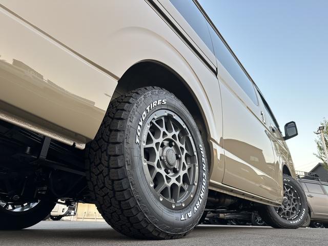 ハイエースバン ロングスーパーＧＬ　アースカラー／ＲＡＹＳアルミホイール／ＢＩＧ－Ｘ／ベッドキット／シートカバー／パノラミック／デジミラ／パワスラ／（28枚目）