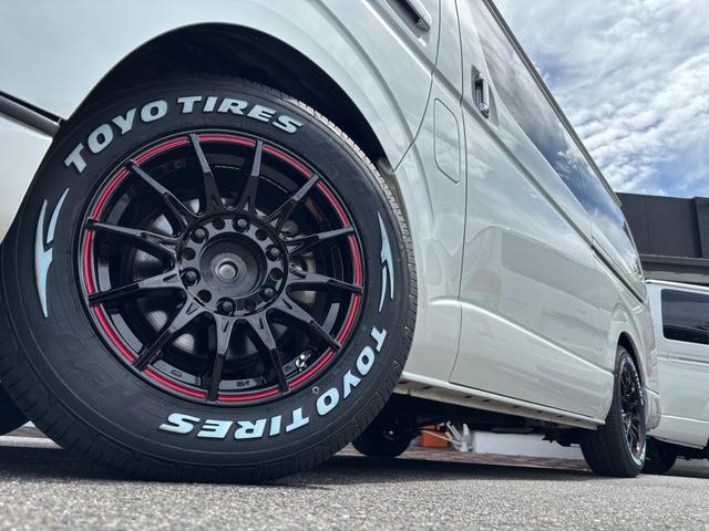 ハイエースバン スーパーGL ダークプライムII ローダウン/新品16インチアルミホイール/TRDフロントスポイラー/アルパインBIGXナビ/両側パワースライドドア/デジタルインナーミラー/パノラミックビューモニター/純正リアルーフスポイラー(3枚目)