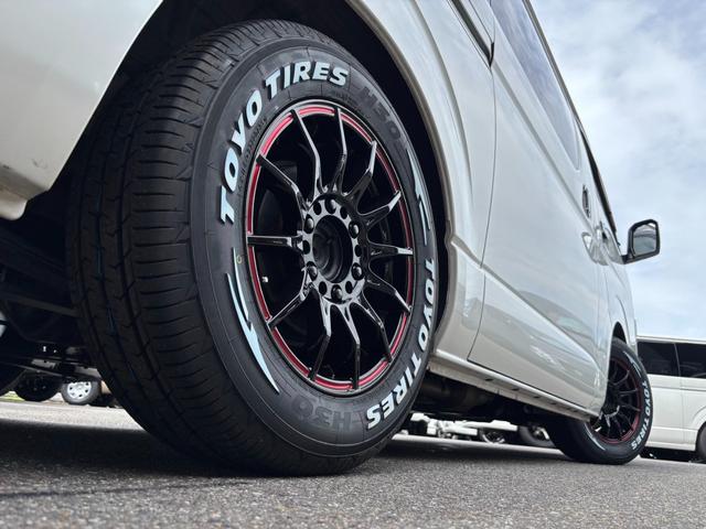 ハイエースバン スーパーGL ダークプライムII ローダウン/新品16インチアルミホイール/TRDフロントスポイラー/アルパインBIGXナビ/両側パワースライドドア/デジタルインナーミラー/パノラミックビューモニター/純正リアルーフスポイラー(25枚目)