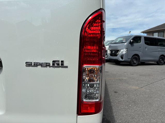 ハイエースバン スーパーGL ダークプライムII ローダウン/新品16インチアルミホイール/TRDフロントスポイラー/アルパインBIGXナビ/両側パワースライドドア/デジタルインナーミラー/パノラミックビューモニター/純正リアルーフスポイラー(40枚目)
