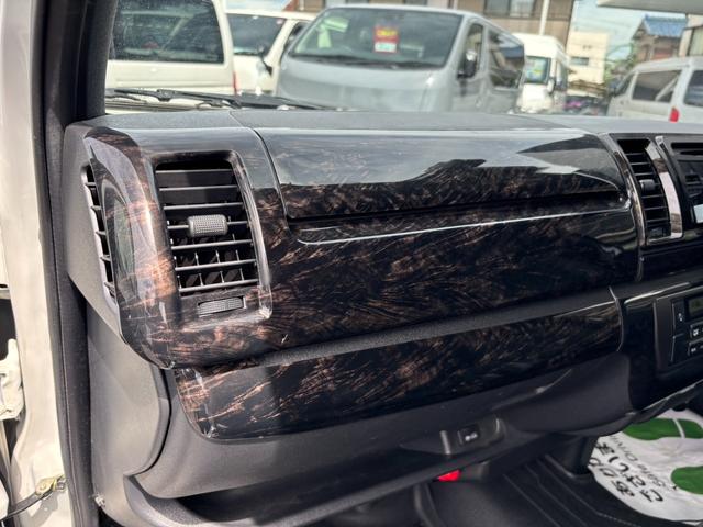 ハイエースバン スーパーGL ダークプライムII ローダウン/新品16インチアルミホイール/TRDフロントスポイラー/アルパインBIGXナビ/両側パワースライドドア/デジタルインナーミラー/パノラミックビューモニター/純正リアルーフスポイラー(49枚目)