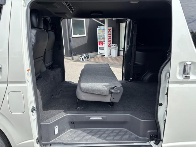 ハイエースバン スーパーGL ダークプライムII ローダウン/新品16インチアルミホイール/TRDフロントスポイラー/アルパインBIGXナビ/両側パワースライドドア/デジタルインナーミラー/パノラミックビューモニター/純正リアルーフスポイラー(54枚目)