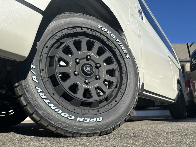ハイエースバン ロングスーパーＧＬ　ダークプライムＳ　４ＷＤ／寒冷地仕様／２０周年記念車／ＧＲ８フロントスポイラー／バトルシップ１７インチアルミホイール／ＡＴタイヤ／アルパインＢＩＧＸナビ／デジタルインナーミラー／リアフォグランプ／専用アブソーバー（13枚目）