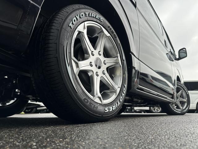 ハイエースバン スーパーGL ダークプライムII モデリスタフルエアロ/ESSEX17インチアルミホイール/ベッドキット/純正7インチ/パノラミックビューモニター/パワースライドドア/デジタルインナーミラー/トヨタセーフティセンス/スマートキー(2枚目)