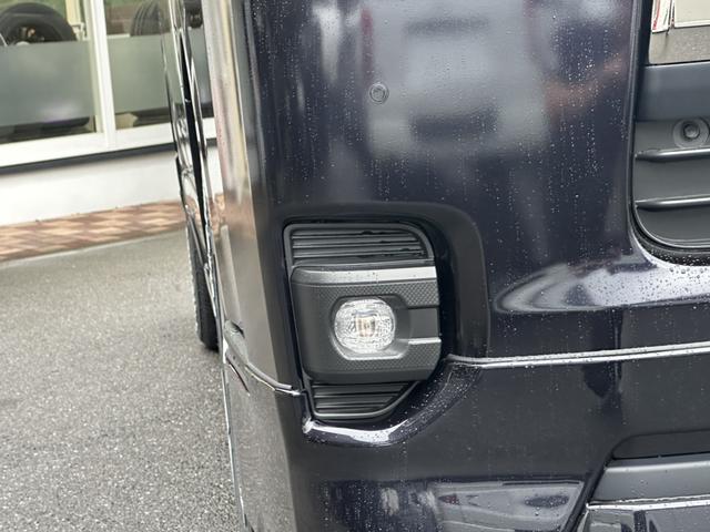 ハイエースバン スーパーGL ダークプライムII モデリスタフルエアロ/ESSEX17インチアルミホイール/ベッドキット/純正7インチ/パノラミックビューモニター/パワースライドドア/デジタルインナーミラー/トヨタセーフティセンス/スマートキー(28枚目)