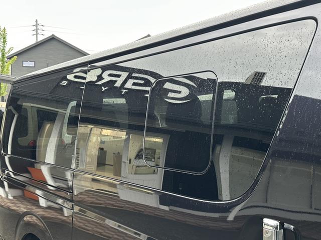 ハイエースバン スーパーGL ダークプライムII モデリスタフルエアロ/ESSEX17インチアルミホイール/ベッドキット/純正7インチ/パノラミックビューモニター/パワースライドドア/デジタルインナーミラー/トヨタセーフティセンス/スマートキー(32枚目)