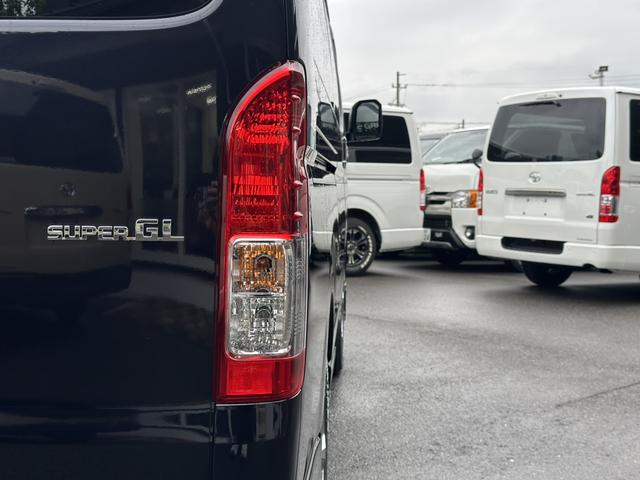 ハイエースバン スーパーGL ダークプライムII モデリスタフルエアロ/ESSEX17インチアルミホイール/ベッドキット/純正7インチ/パノラミックビューモニター/パワースライドドア/デジタルインナーミラー/トヨタセーフティセンス/スマートキー(33枚目)