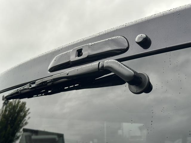 ハイエースバン スーパーGL ダークプライムII モデリスタフルエアロ/ESSEX17インチアルミホイール/ベッドキット/純正7インチ/パノラミックビューモニター/パワースライドドア/デジタルインナーミラー/トヨタセーフティセンス/スマートキー(36枚目)