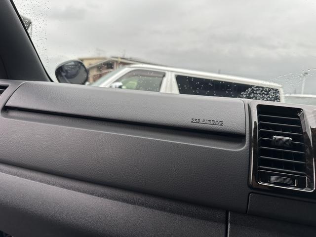 ハイエースバン スーパーGL ダークプライムII モデリスタフルエアロ/ESSEX17インチアルミホイール/ベッドキット/純正7インチ/パノラミックビューモニター/パワースライドドア/デジタルインナーミラー/トヨタセーフティセンス/スマートキー(42枚目)