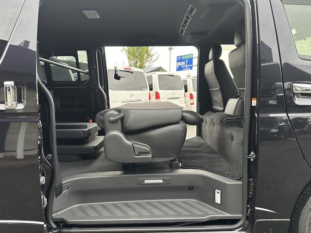 ハイエースバン スーパーGL ダークプライムII モデリスタフルエアロ/ESSEX17インチアルミホイール/ベッドキット/純正7インチ/パノラミックビューモニター/パワースライドドア/デジタルインナーミラー/トヨタセーフティセンス/スマートキー(50枚目)
