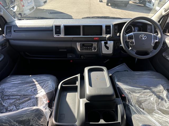 ハイエースワゴン グランドキャビン 登録済未使用車/4WD/4列10人乗り/パワースライドドア/デジタルインナーミラー/パノラミックビューモニター/(15枚目)