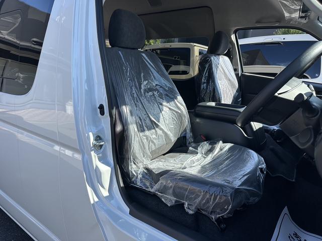 ハイエースワゴン グランドキャビン 登録済未使用車/4WD/4列10人乗り/パワースライドドア/デジタルインナーミラー/パノラミックビューモニター/(18枚目)