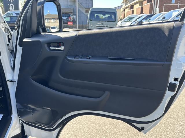 ハイエースワゴン グランドキャビン 登録済未使用車/4WD/4列10人乗り/パワースライドドア/デジタルインナーミラー/パノラミックビューモニター/(37枚目)