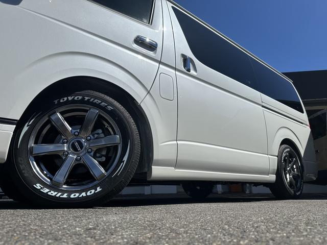 ハイエースバン ロングスーパーGL ダークプライムS 20thアニバーサリー/1.5インチローダウン/GR8エアロ/ESSEX17インチアルミホイール/ディスプレイオーディオ/パワースライドドア/パノラミックビューモニター/デジタルインナーミラー/(13枚目)