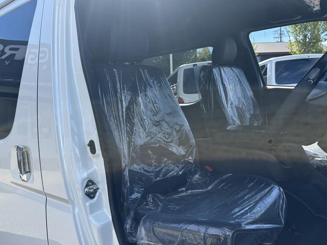 ハイエースバン ロングスーパーGL ダークプライムS 20thアニバーサリー/1.5インチローダウン/GR8エアロ/ESSEX17インチアルミホイール/ディスプレイオーディオ/パワースライドドア/パノラミックビューモニター/デジタルインナーミラー/(17枚目)