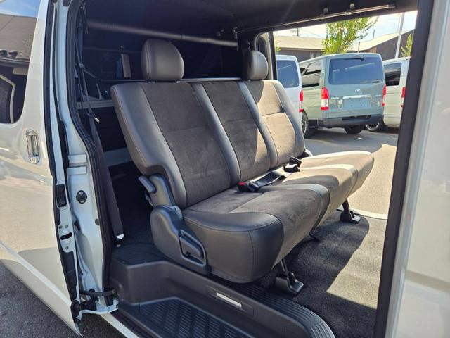 ハイエースバン スーパーGL 50TH アニバーサリーリミテッド 4WD/寒冷地仕様/50thアニバーサリー/16インチアルミホイール/ATタイヤ/カロッツェリア7インチナビ/フロントスポイラー/両側パワースライドドア/助手席エアバッグ/トヨタセーフティセンス(19枚目)