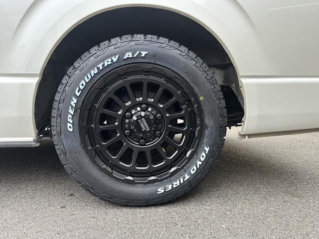 ハイエースバン スーパーGL 50TH アニバーサリーリミテッド 4WD/寒冷地仕様/50thアニバーサリー/16インチアルミホイール/ATタイヤ/カロッツェリア7インチナビ/フロントスポイラー/両側パワースライドドア/助手席エアバッグ/トヨタセーフティセンス(25枚目)