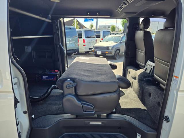 ハイエースバン スーパーGL 50TH アニバーサリーリミテッド 4WD/寒冷地仕様/50thアニバーサリー/16インチアルミホイール/ATタイヤ/カロッツェリア7インチナビ/フロントスポイラー/両側パワースライドドア/助手席エアバッグ/トヨタセーフティセンス(56枚目)