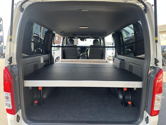 ハイエースバン スーパーGL ダークプライムII BIG-DA/パワスラ/パノラミックビュー/TRDフロントスポイラー/バルベロ17インチアルミホイール/ベッド(4枚目)