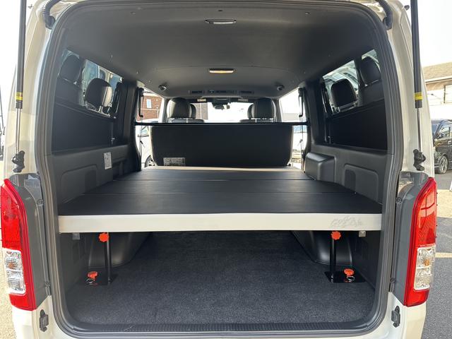 ハイエースバン スーパーGL ダークプライムII BIG-DA/パワスラ/パノラミックビュー/TRDフロントスポイラー/バルベロ17インチアルミホイール/ベッド(19枚目)