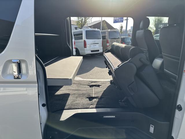 ハイエースバン スーパーGL ダークプライムII BIG-DA/パワスラ/パノラミックビュー/TRDフロントスポイラー/バルベロ17インチアルミホイール/ベッド(54枚目)