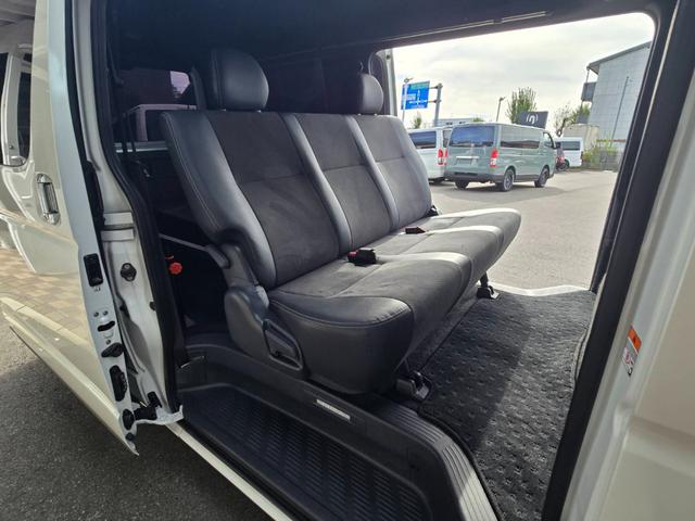 ハイエースバン スーパーＧＬ　ダークプライムＩＩ　ローダウン／寒冷地仕様／アルパインＢＩＧＸナビ／ＲＡＹＳ１６インチアルミホイール／ＧＲ８フロントスポイラー／パノラミックビューモニター／デジタルインナーミラー／センターコンソール／ベッド／スライドドア（19枚目）