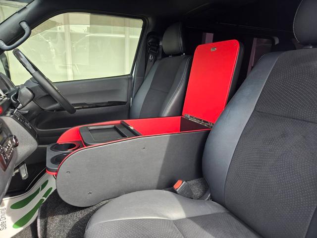 ハイエースバン スーパーＧＬ　ダークプライムＩＩ　ローダウン／寒冷地仕様／アルパインＢＩＧＸナビ／ＲＡＹＳ１６インチアルミホイール／ＧＲ８フロントスポイラー／パノラミックビューモニター／デジタルインナーミラー／センターコンソール／ベッド／スライドドア（46枚目）