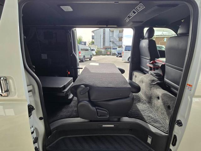 ハイエースバン スーパーＧＬ　ダークプライムＩＩ　ローダウン／寒冷地仕様／アルパインＢＩＧＸナビ／ＲＡＹＳ１６インチアルミホイール／ＧＲ８フロントスポイラー／パノラミックビューモニター／デジタルインナーミラー／センターコンソール／ベッド／スライドドア（52枚目）