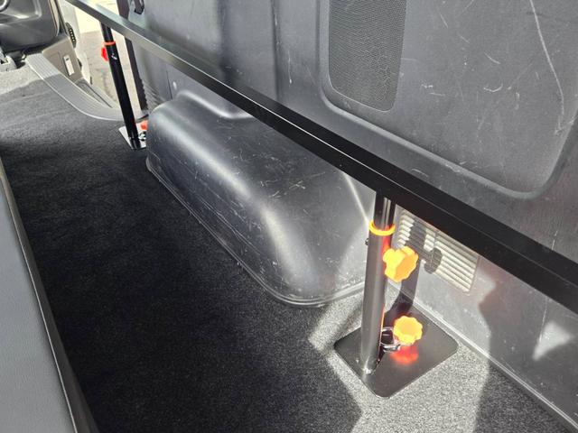 ハイエースバン スーパーＧＬ　ダークプライムＩＩ　ローダウン／寒冷地仕様／アルパインＢＩＧＸナビ／ＲＡＹＳ１６インチアルミホイール／ＧＲ８フロントスポイラー／パノラミックビューモニター／デジタルインナーミラー／センターコンソール／ベッド／スライドドア（61枚目）