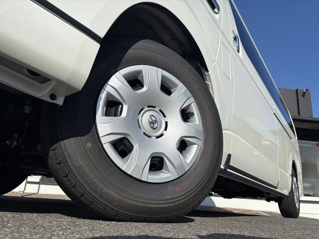 ハイエースワゴン グランドキャビン　登録済未使用車／４ＷＤ／寒冷地仕様／ファインテックツアラー／４列１０人乗り／カロッツェリアナビ／デジタルインナーミラー／パノラミックビューモニター／パワースライドドア／フォグライト（13枚目）