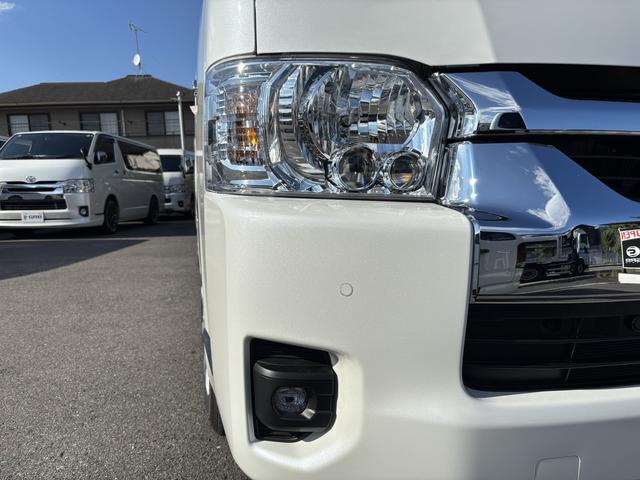 ハイエースワゴン グランドキャビン　登録済未使用車／４ＷＤ／寒冷地仕様／ファインテックツアラー／４列１０人乗り／カロッツェリアナビ／デジタルインナーミラー／パノラミックビューモニター／パワースライドドア／フォグライト（14枚目）
