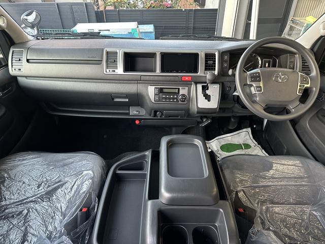 ハイエースワゴン グランドキャビン　登録済未使用車／４ＷＤ／寒冷地仕様／ファインテックツアラー／４列１０人乗り／カロッツェリアナビ／デジタルインナーミラー／パノラミックビューモニター／パワースライドドア／フォグライト（15枚目）
