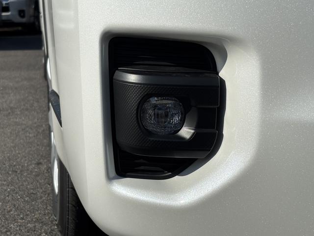 ハイエースワゴン グランドキャビン　登録済未使用車／４ＷＤ／寒冷地仕様／ファインテックツアラー／４列１０人乗り／カロッツェリアナビ／デジタルインナーミラー／パノラミックビューモニター／パワースライドドア／フォグライト（28枚目）
