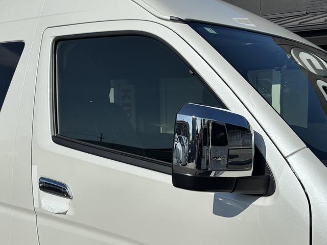 ハイエースワゴン グランドキャビン　登録済未使用車／４ＷＤ／寒冷地仕様／ファインテックツアラー／４列１０人乗り／カロッツェリアナビ／デジタルインナーミラー／パノラミックビューモニター／パワースライドドア／フォグライト（31枚目）
