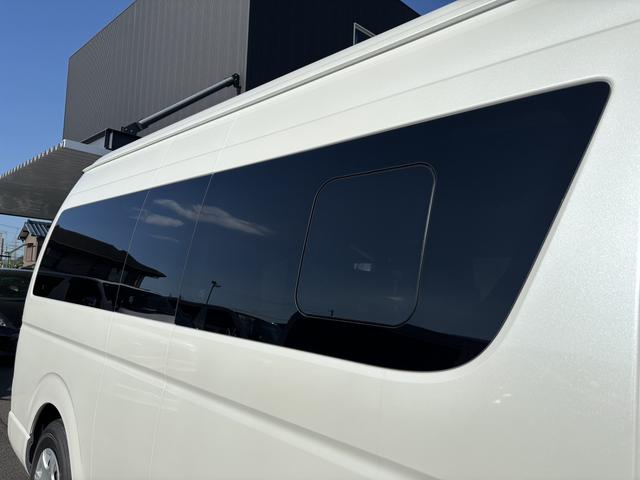 ハイエースワゴン グランドキャビン　登録済未使用車／４ＷＤ／寒冷地仕様／ファインテックツアラー／４列１０人乗り／カロッツェリアナビ／デジタルインナーミラー／パノラミックビューモニター／パワースライドドア／フォグライト（33枚目）