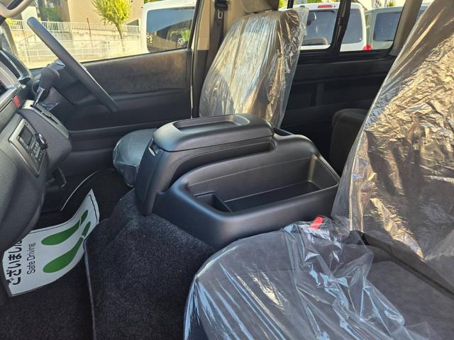 ハイエースワゴン グランドキャビン　登録済未使用車／４ＷＤ／寒冷地仕様／ファインテックツアラー／４列１０人乗り／カロッツェリアナビ／デジタルインナーミラー／パノラミックビューモニター／パワースライドドア／フォグライト（46枚目）
