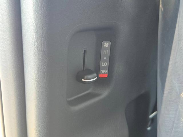 ハイエースワゴン グランドキャビン　登録済未使用車／４ＷＤ／寒冷地仕様／ファインテックツアラー／４列１０人乗り／カロッツェリアナビ／デジタルインナーミラー／パノラミックビューモニター／パワースライドドア／フォグライト（50枚目）