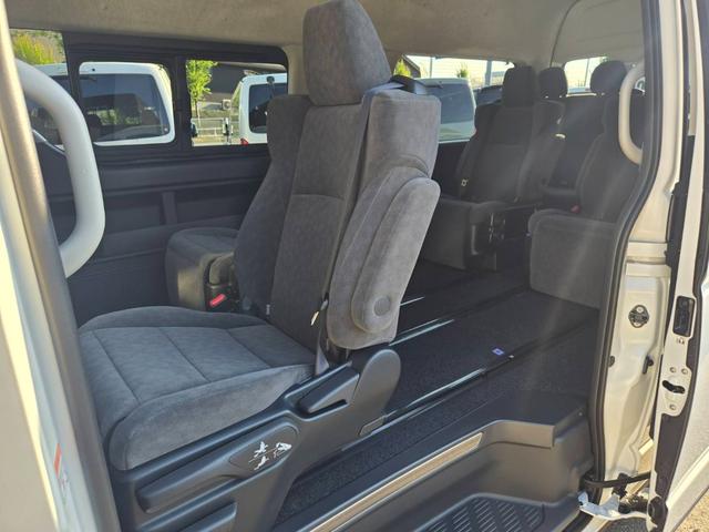 ハイエースワゴン グランドキャビン　登録済未使用車／４ＷＤ／寒冷地仕様／ファインテックツアラー／４列１０人乗り／カロッツェリアナビ／デジタルインナーミラー／パノラミックビューモニター／パワースライドドア／フォグライト（52枚目）