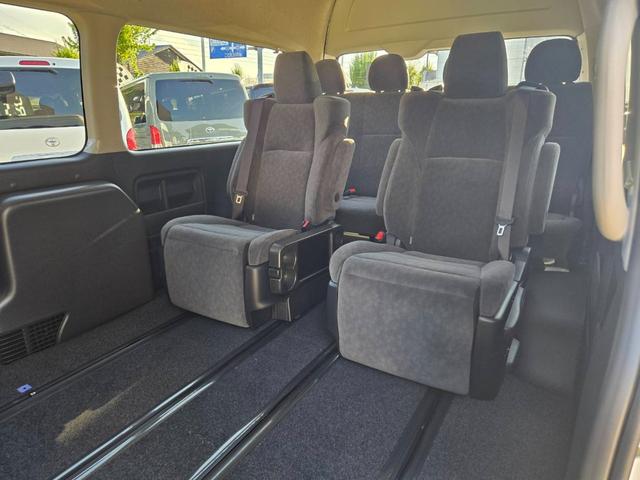 ハイエースワゴン グランドキャビン　登録済未使用車／４ＷＤ／寒冷地仕様／ファインテックツアラー／４列１０人乗り／カロッツェリアナビ／デジタルインナーミラー／パノラミックビューモニター／パワースライドドア／フォグライト（54枚目）