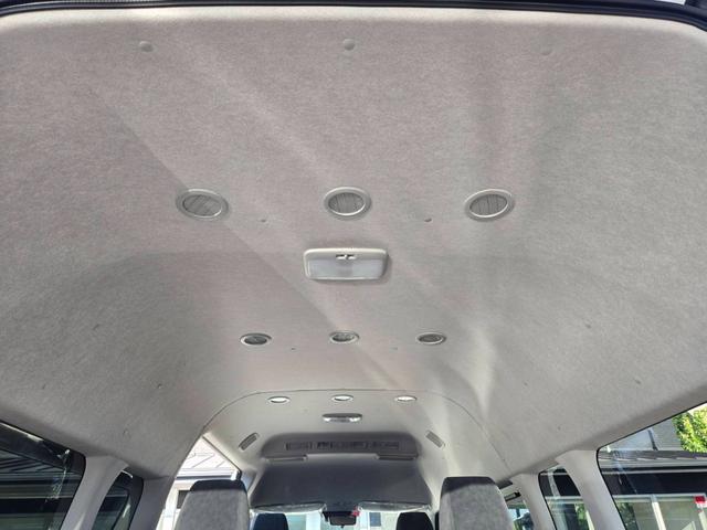 ハイエースワゴン グランドキャビン　登録済未使用車／４ＷＤ／寒冷地仕様／ファインテックツアラー／４列１０人乗り／カロッツェリアナビ／デジタルインナーミラー／パノラミックビューモニター／パワースライドドア／フォグライト（55枚目）