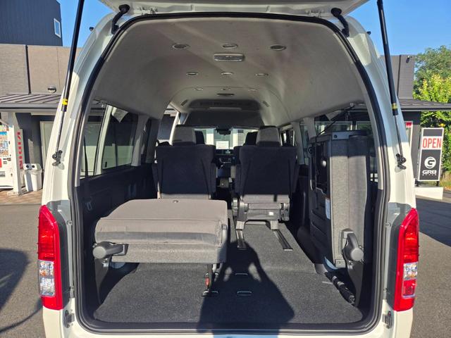 ハイエースワゴン グランドキャビン　登録済未使用車／４ＷＤ／寒冷地仕様／ファインテックツアラー／４列１０人乗り／カロッツェリアナビ／デジタルインナーミラー／パノラミックビューモニター／パワースライドドア／フォグライト（56枚目）