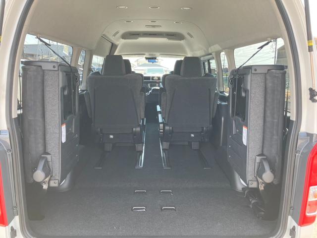 ハイエースワゴン グランドキャビン　登録済未使用車／４ＷＤ／寒冷地仕様／ファインテックツアラー／４列１０人乗り／カロッツェリアナビ／デジタルインナーミラー／パノラミックビューモニター／パワースライドドア／フォグライト（60枚目）