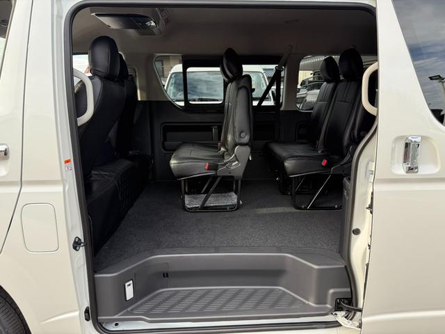 ハイエースワゴン GL 未登録新車/4WD/4列10人乗り/アルパインBIGXナビ/フリップダウンモニター/モデリスタスポイラー/16インチアルミホイール/シートカバー/パワースライドドア/パノラミックビューモニター/(19枚目)